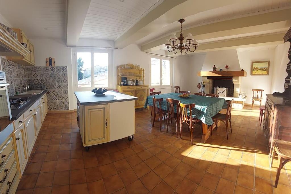 Vila Mon Ventoux Modene Exteriér fotografie